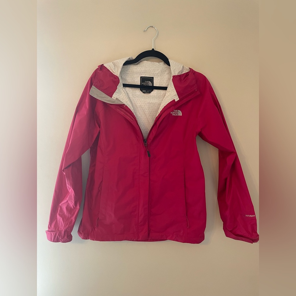 THE NORTH FACE Women’s Venture 2 Waterproof Hooded Rain Jacket Raspberry